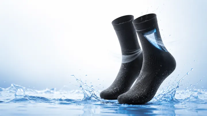 Ultra-thin quick-dry waterproof socks with water splash for B2B outdoor retail programs